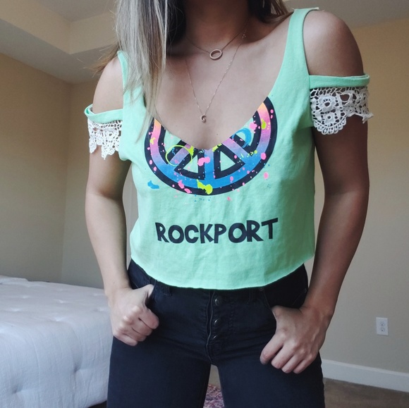 LF furst of a kind cold shoulder graphic crop top - Picture 1 of 8